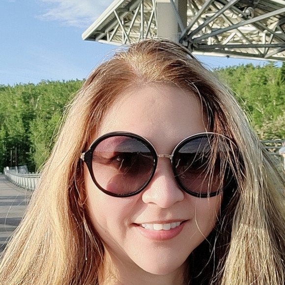 Meet your Posher, Joann - Picture 1 of 1